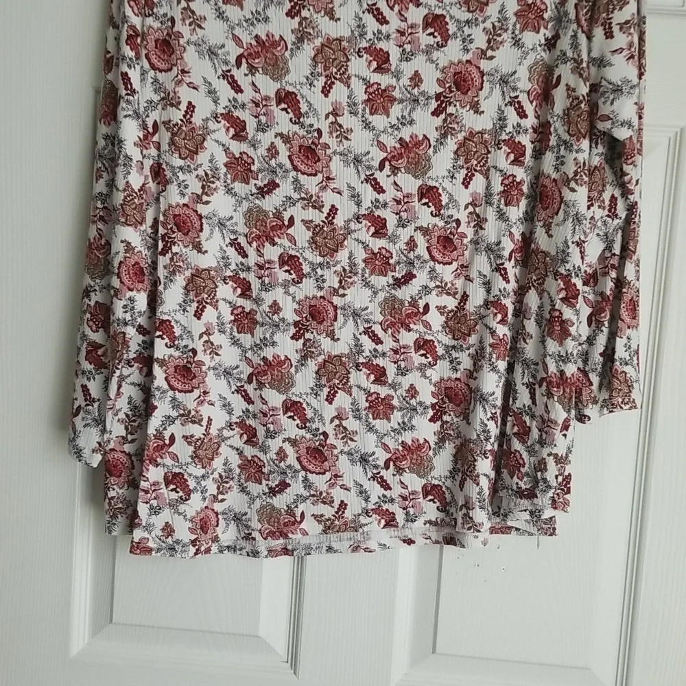Westport Women's Floral Top - Picture 7 of 11